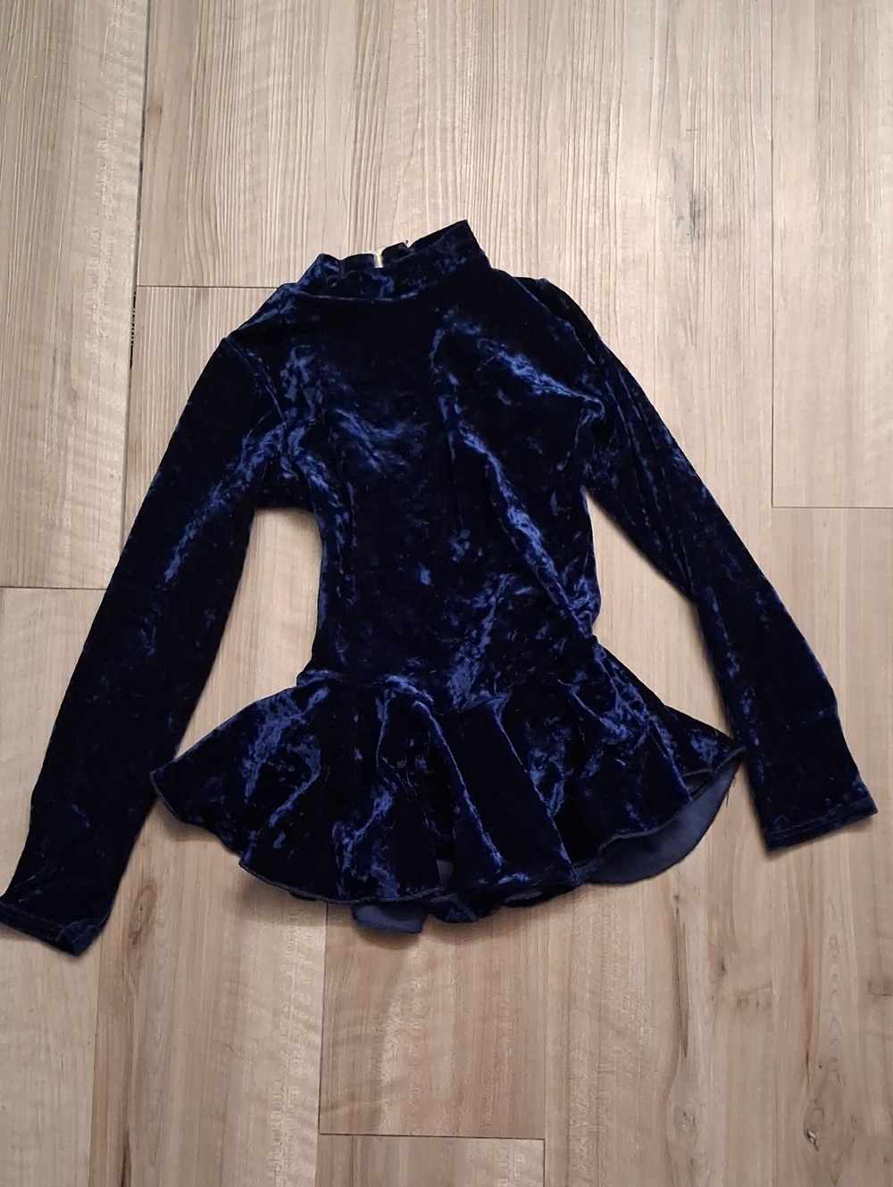 Body Wrappers Girls' Velvet Peplum Long Sleeve Dance Leotard Size 8-10 (L)